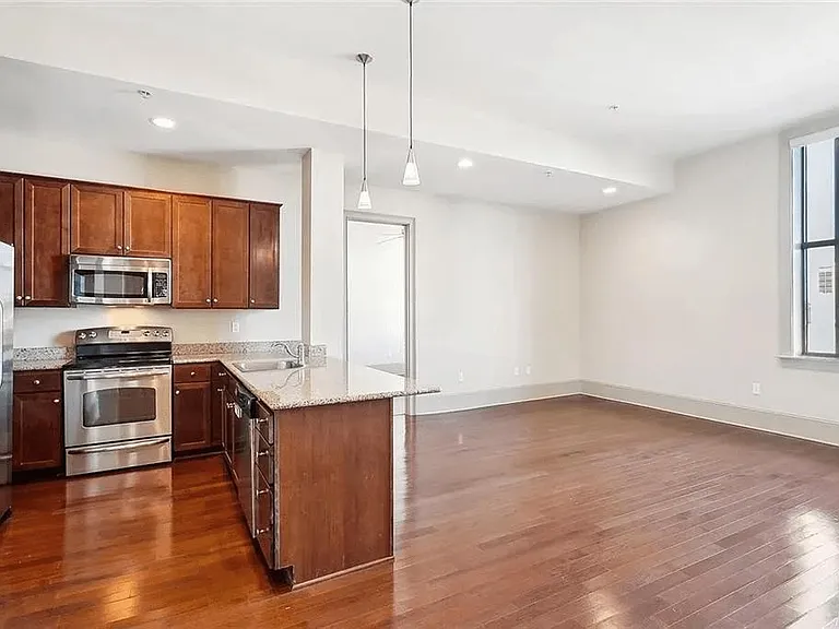 1201 Canal St #413 — Photo 5