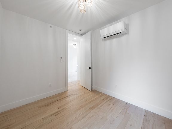 5th image of 376 Montgomery St #3D