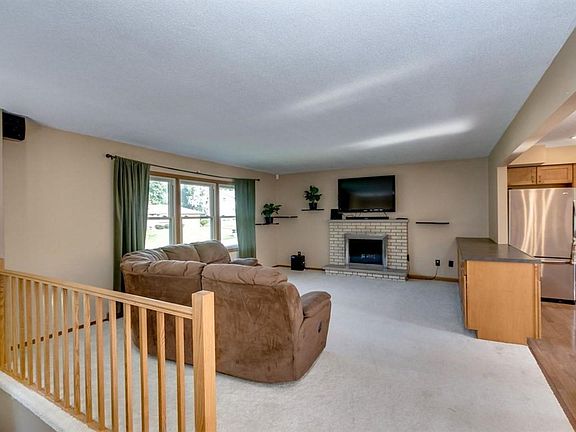 2nd image of 13237 Irving Ave S