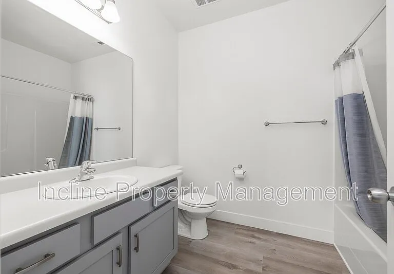 547 N 360 W — Photo 11