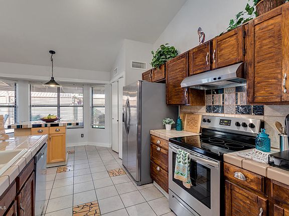 3rd image of 1134 E San Remo Ave