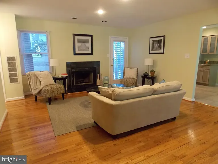 9415 Monroe St — Photo 3