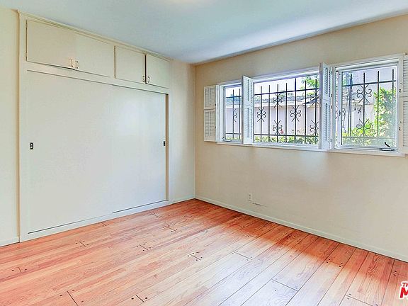 5th image of 9837 Kincardine Ave