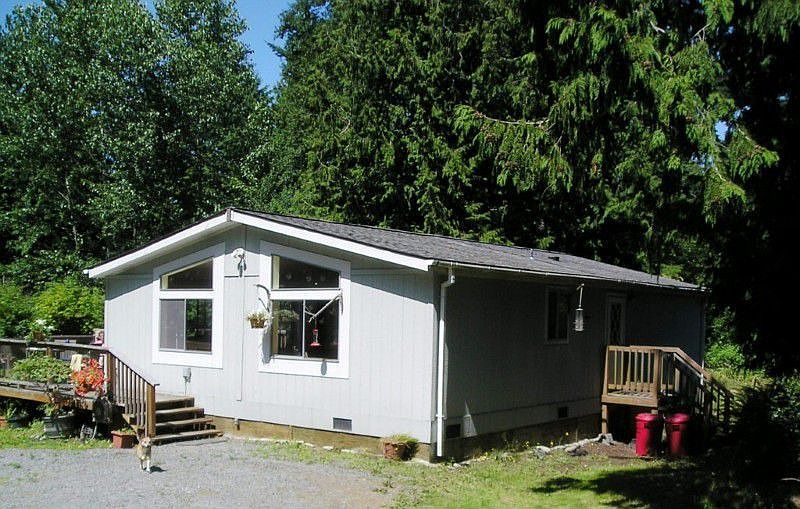 Welcome to island living! Tucked away from it all...yet close to Eastsound restaurants, shopping, amenities and beach!