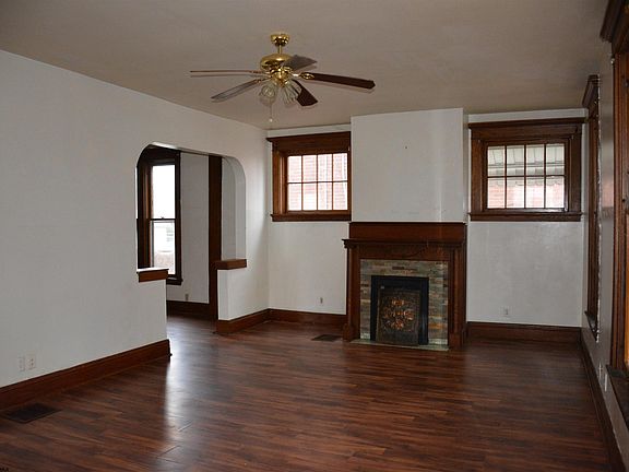 2nd image of 1405 Center St