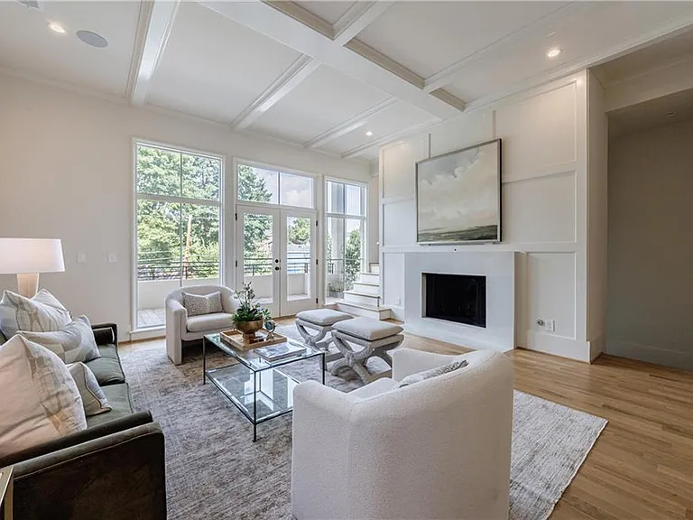 81 Delmont Dr NE — Photo 27