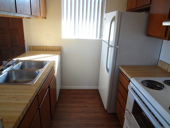 3rd image of 2009 Thomas Ave #1