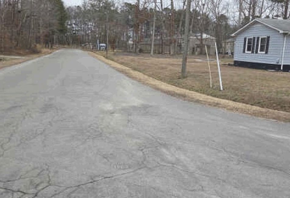 Exterior Neighborhood (street photo)