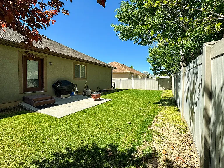 1661 S 1960 E — Photo 36