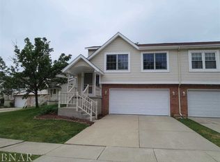 25 Shire Ct, Bloomington, IL 61701
