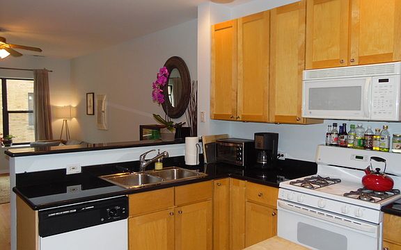 5th image of 5928 1/2 N Paulina St APT 2