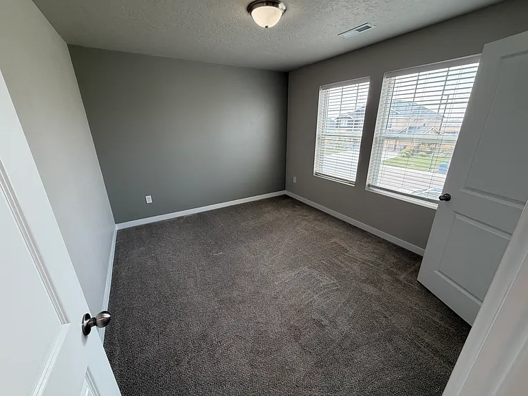 960 SW Raelynn St — Photo 29
