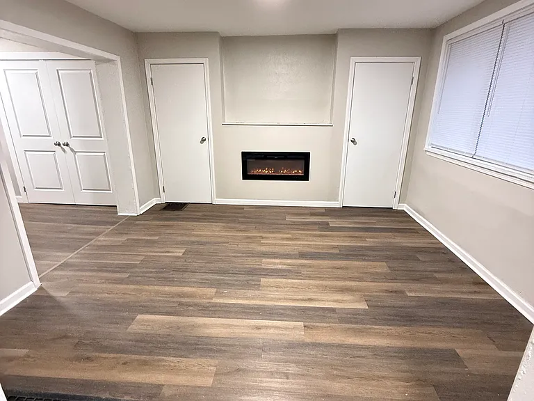 1017 Valonia St — Photo 3