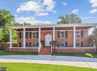 101 Oakmont Ct NE, Vienna, VA 22180