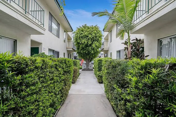 2 bed, 1.5 bath, 950 sqft, $2,895 — Photo 4