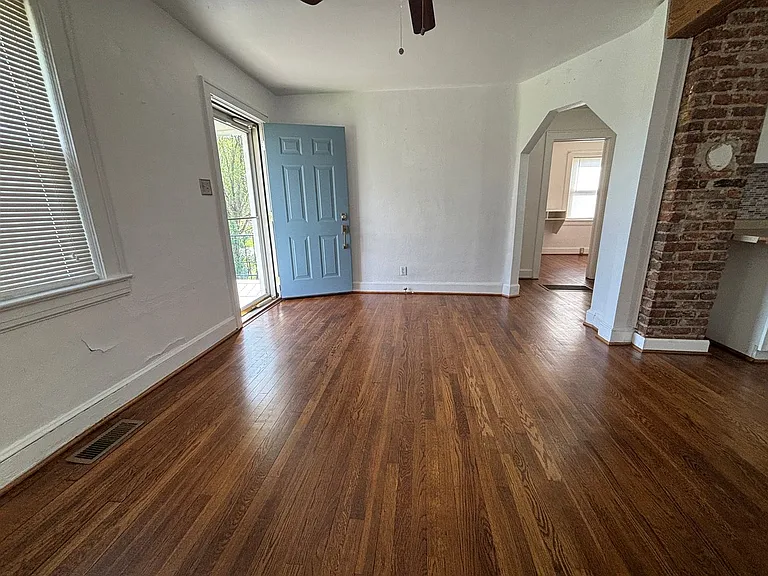 950 Morgan Ave SE — Photo 6