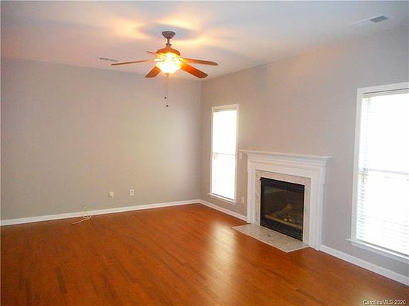 4th image of 1704 Chinchester Ln