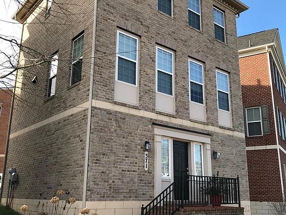 4th image of 371 Parkview Ave