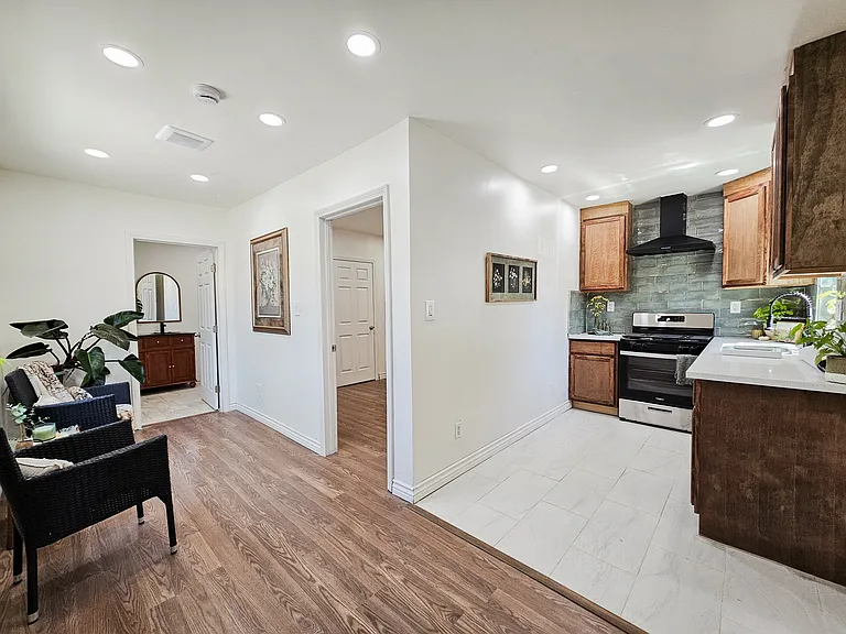 11345 Calvert St — Photo 5