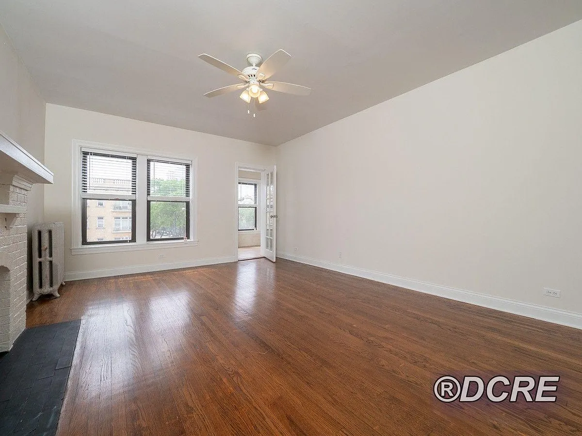 Building Photo - 6765 N Sheridan Rd #2N
