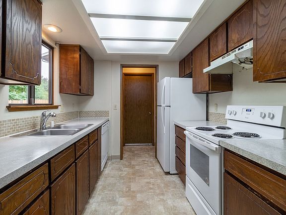 5th image of 14614 SE 17th Cir