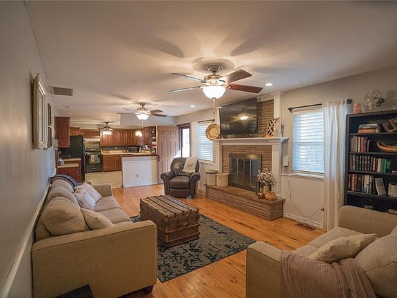 2nd image of 9616 Essex Ct