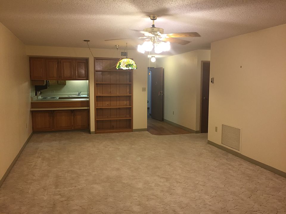 1st image of 9 Hospital Dr APT 118