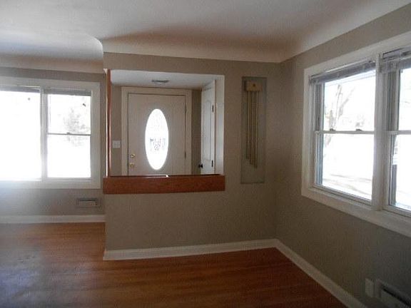 3rd image of 2212 Gardenette Dr S