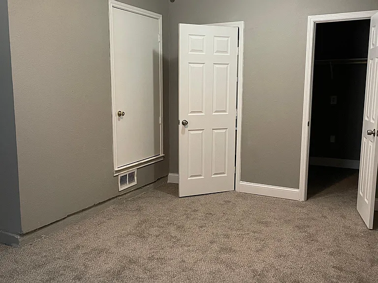 2723 Kellogg Ave — Photo 12