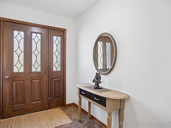 3rd image of 6801 Wildwood Dr