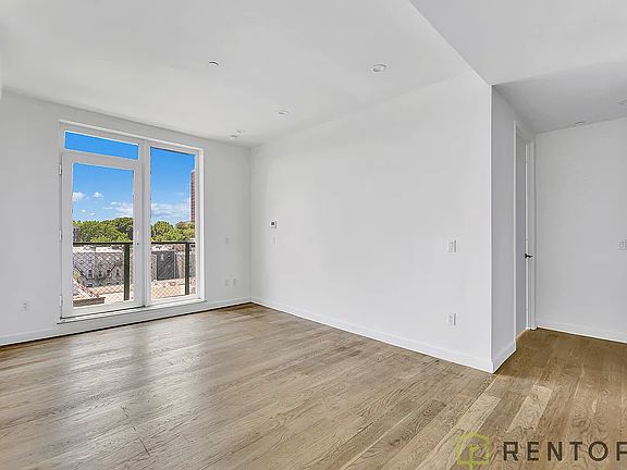 4th image of 1875 Atlantic Ave #601