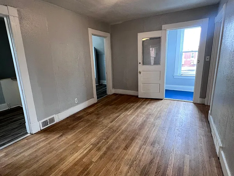 508 W High St — Photo 2