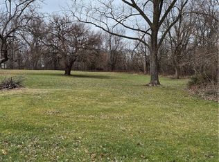 N Cumberland St, Willow Hill, IL 62480