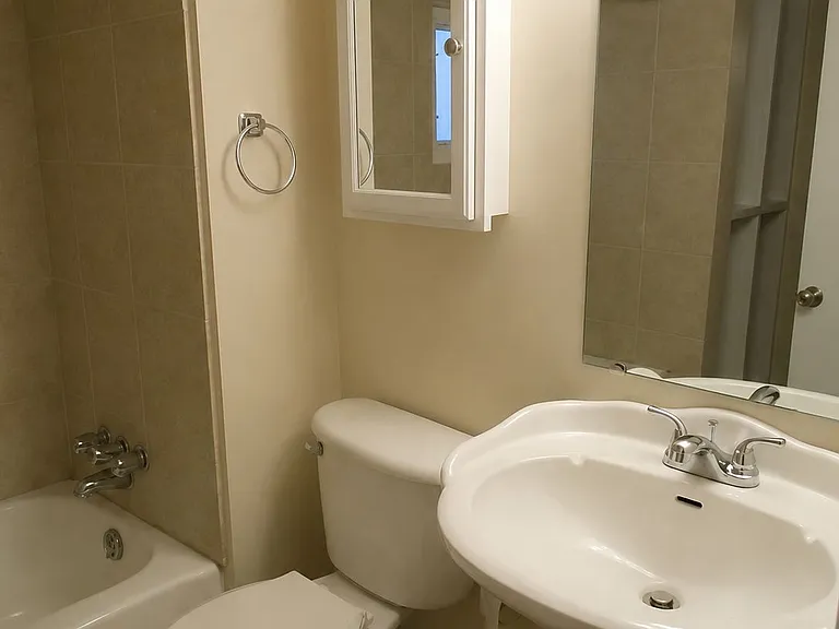 210 Raymond Ave #B — Photo 12