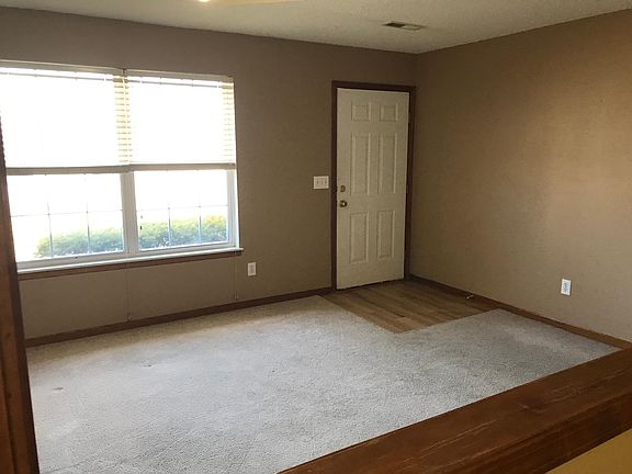 5th image of 1331 SW Stoneybrooke Dr