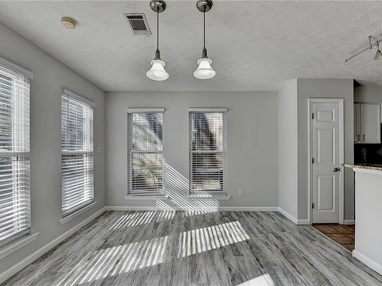 1112 Ashbury Dr — Photo 16
