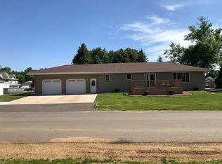 341 Hanson St, Emery, SD 57332