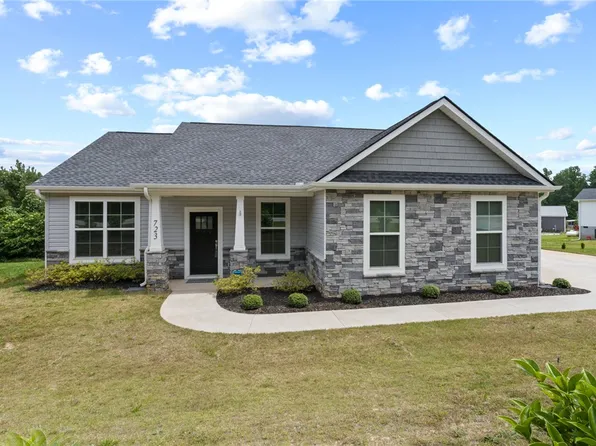 723 Mile Creek Rd, Pickens, SC 29671
