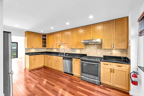 38 Park St Photo 1