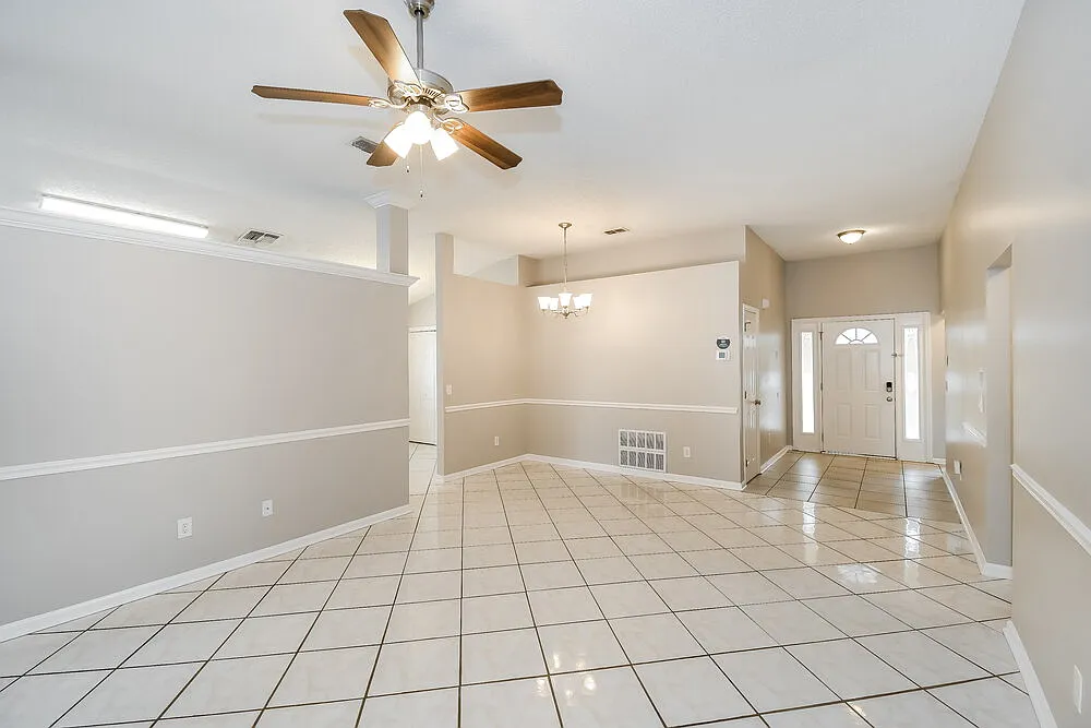 4 bed, 2.0 bath, 1761 sqft, $2,920 — Photo 3