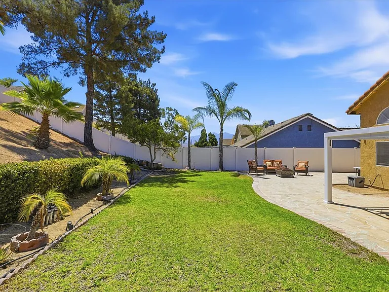 421 Yellowstone Cir — Photo 39