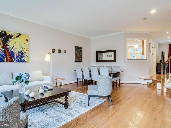 4th image of 10155 Castlewood Ln