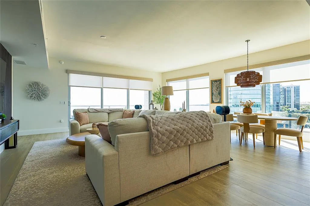 3 bed, 3.5 bath, 2522 sqft, $22,000 — Photo 3