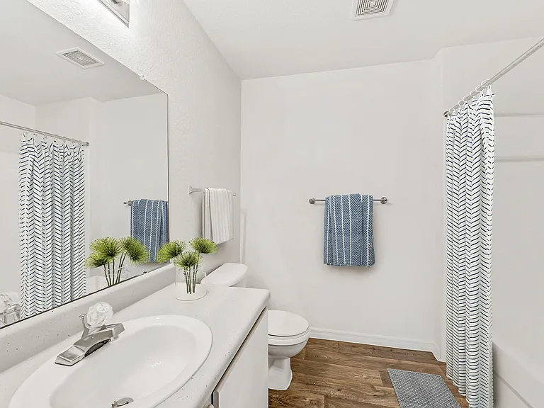 West Pointe Villas Apartment Homes — Photo 33