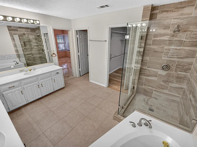 2105 Rolling Oak Ln — Photo 19