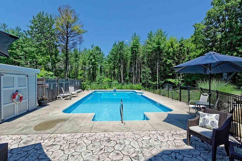 5th image of 19 RIDGE VIEW Drive