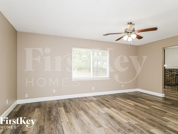 3rd image of 11 S Lang Dr