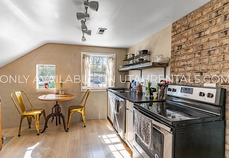 537 E 200 N Private Dm #1 — Photo 8
