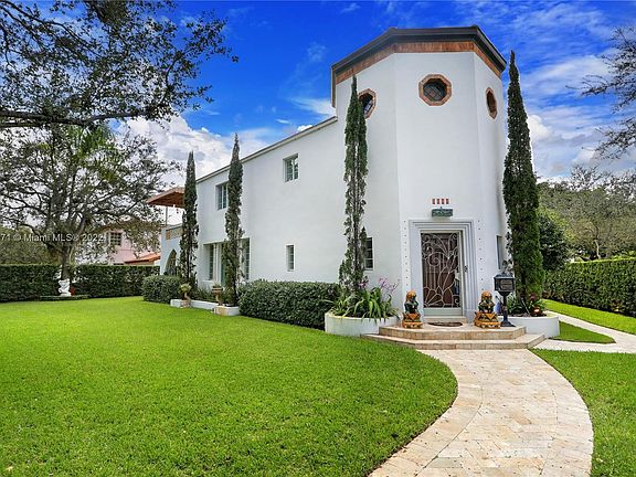 2nd image of 2806 Granada Blvd
