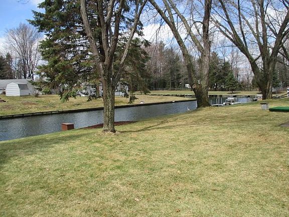 4th image of 1957 Grouse Ln